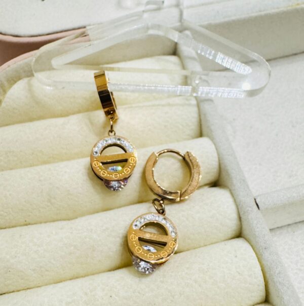 HUGGIES - Image 2