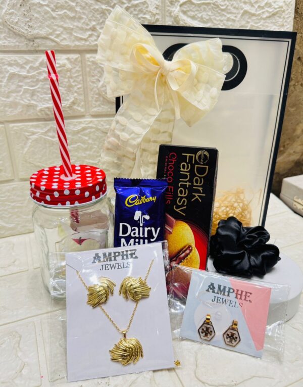 GIFT Hamper for HER❤️