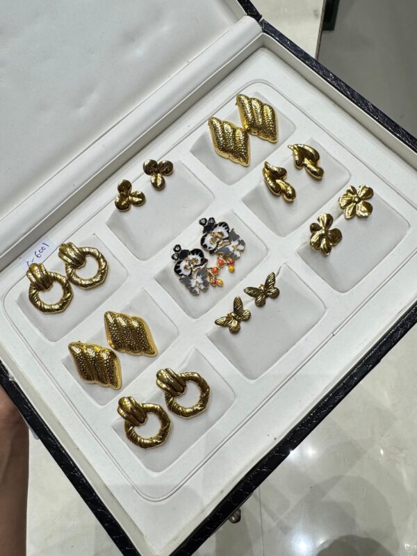 GOLD EARRINGS