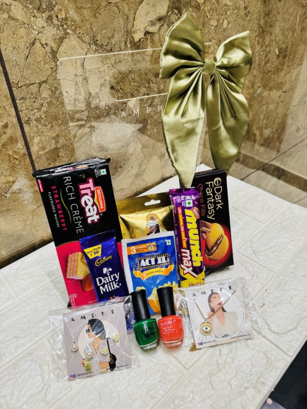 GIFT HAMPER for HER - Image 2