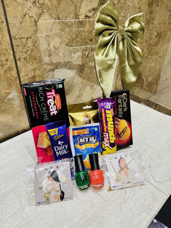 GIFT HAMPER for HER - Image 4