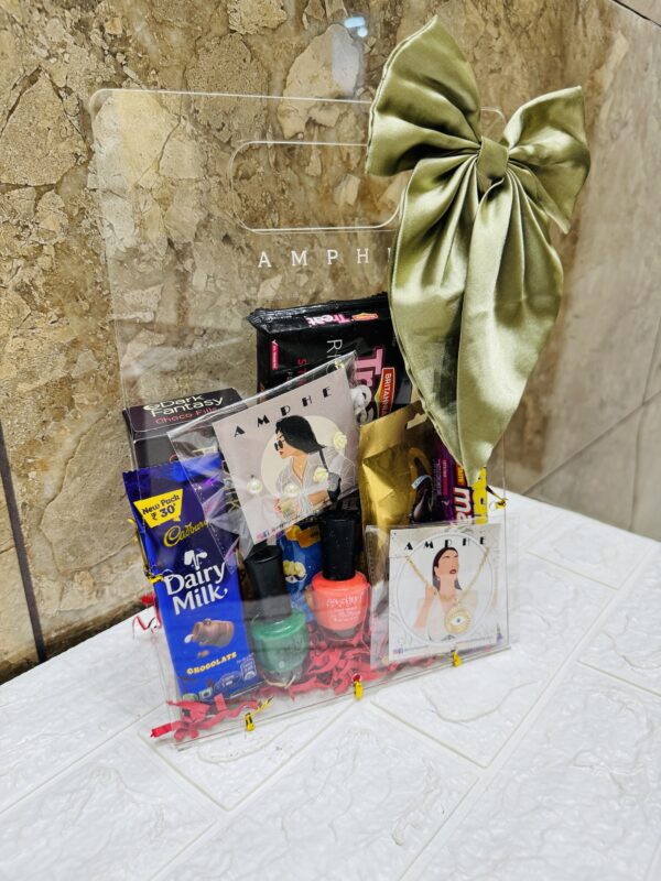 GIFT HAMPER for HER - Image 3